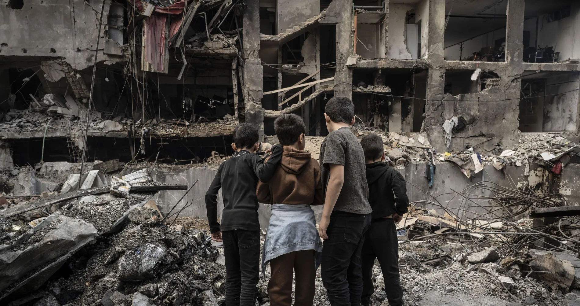 Beirut, children after airstrike